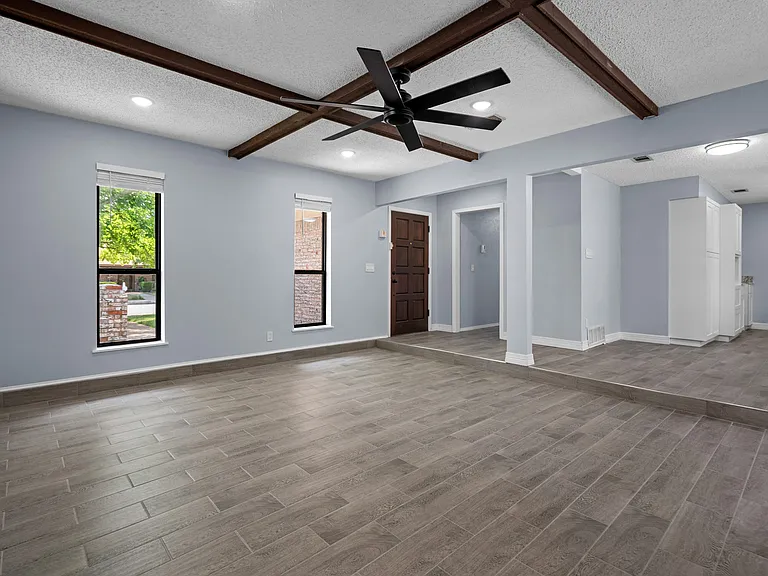 1801 Ridgecrest Dr — Photo 4
