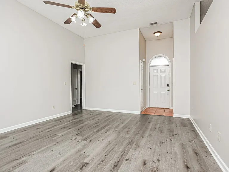 7234 Fox Creek Dr — Photo 4