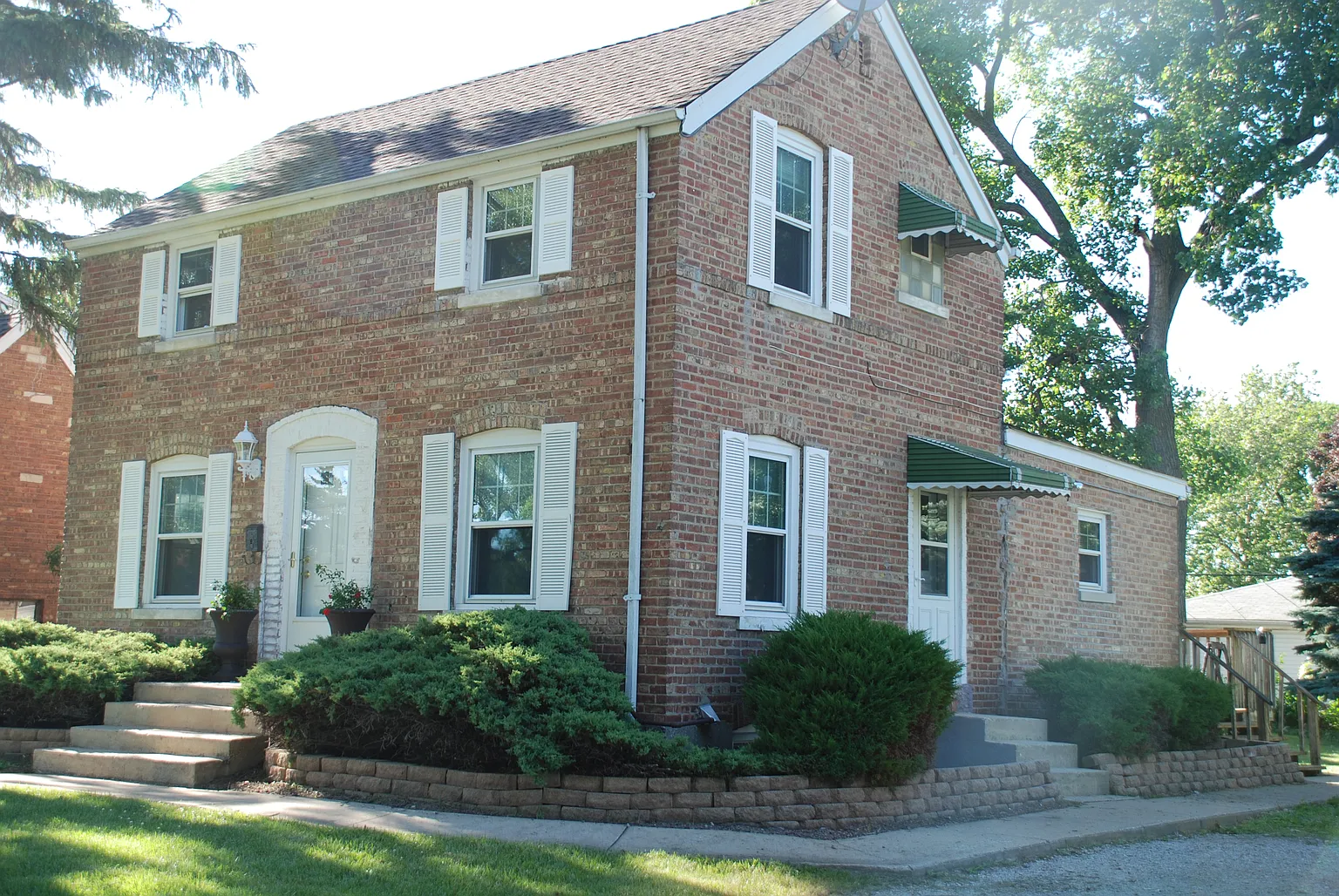 10000 Montrose Ave photo 1