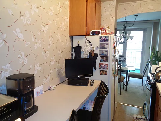 Sold by Thomas Lipovetsky, LREB | media 41