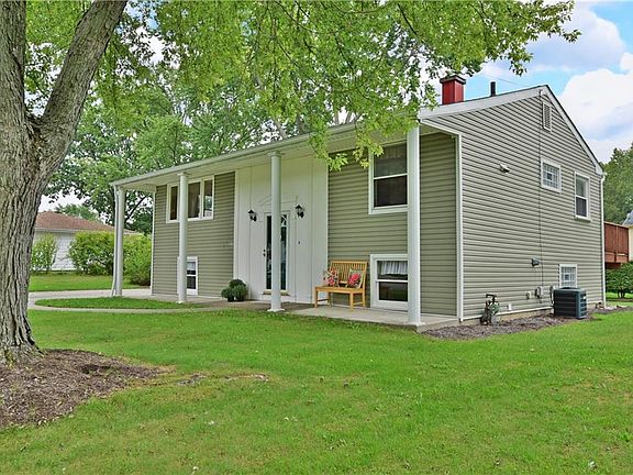 4th image of 3870 Adrian Dr SE