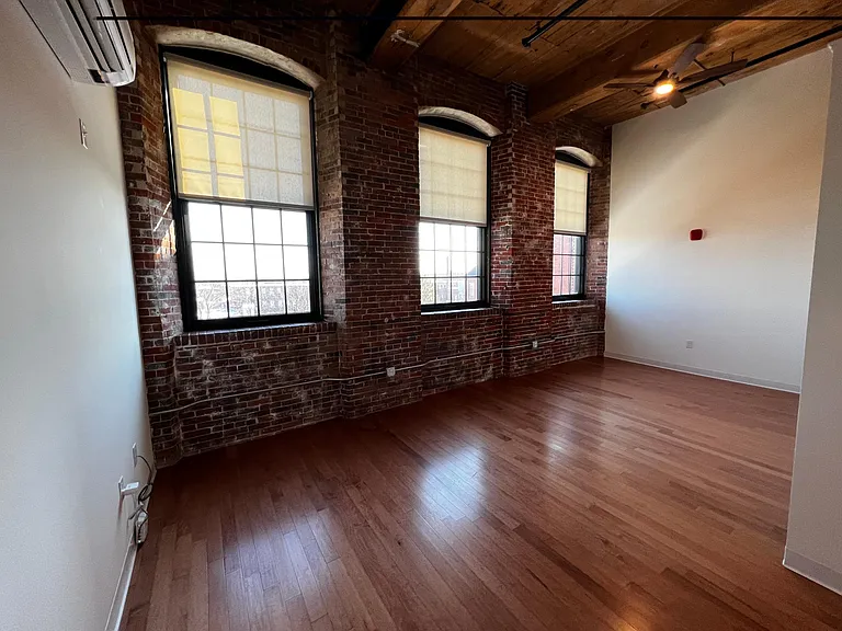 Lincoln Lofts — Photo 36