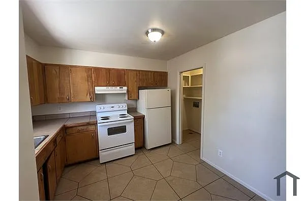 Building Photo - 545 Palomas Dr SE