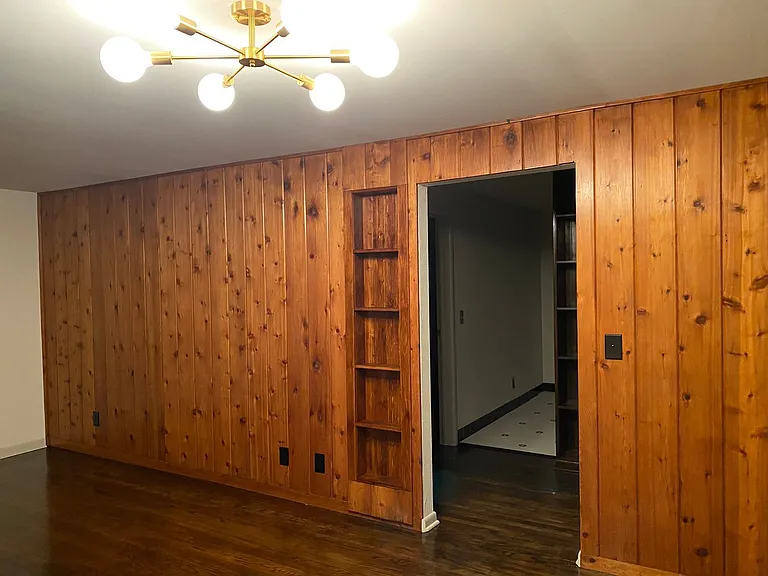 415 N Dunn St — Photo 5
