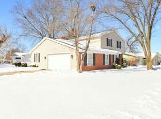 6132 Twin Oak Dr, Greendale, WI 53129
