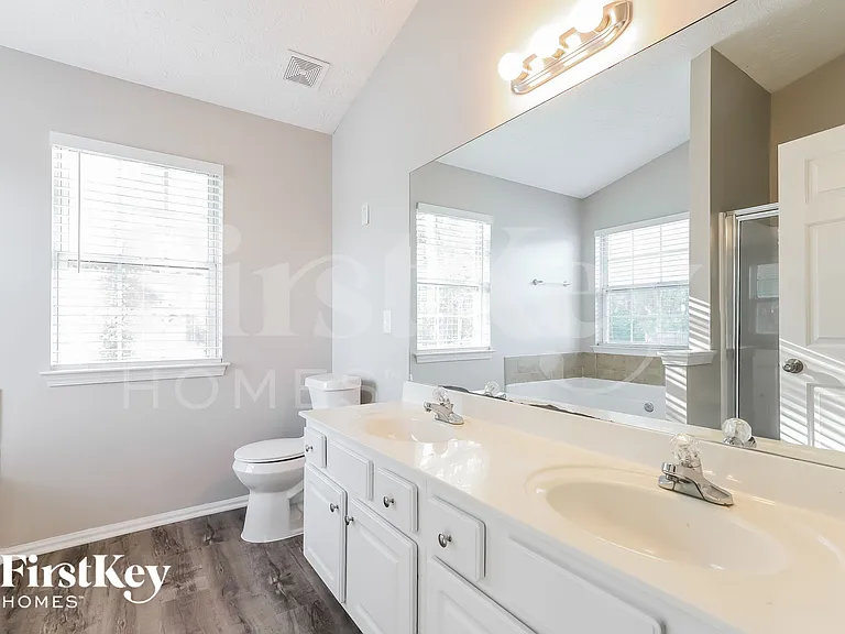 5321 Regency Lake Ct — Photo 9