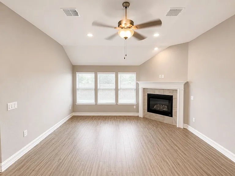 2816 Redbud Ln — Photo 11