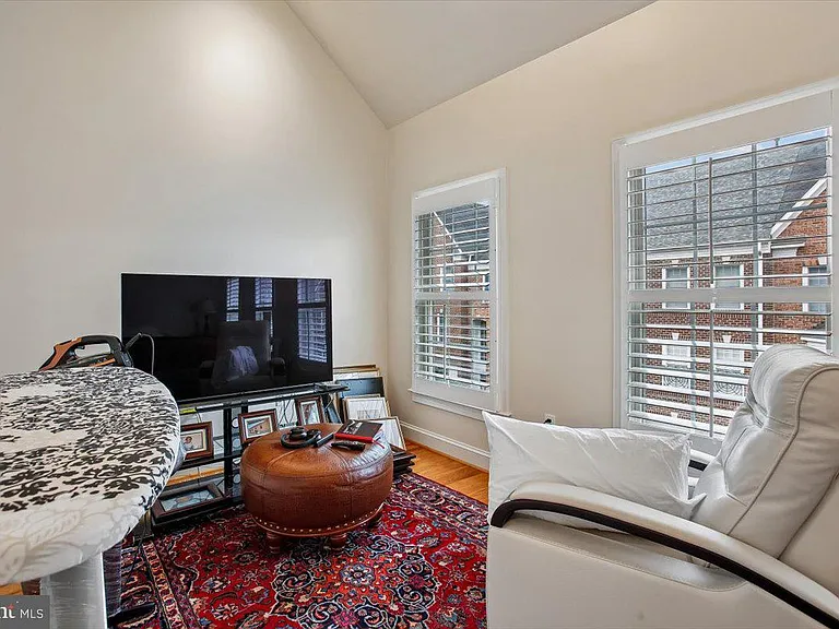 1309 McLean Crest Ct — Photo 25