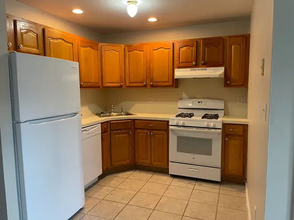 14537 232nd St APT 2D, Rosedale, NY 11413