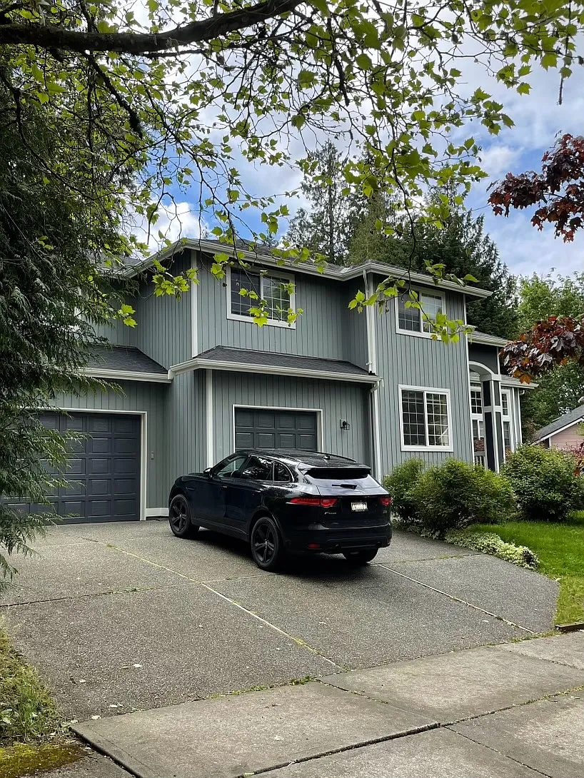 5 bed, 2.5 bath, 2440 sqft, $4,495 — Photo 2