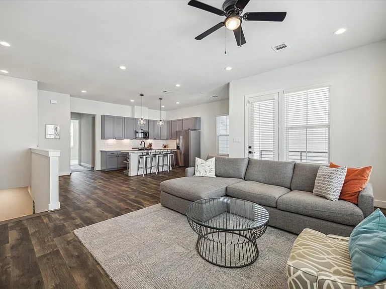 5723 White Magnolia St — Photo 3