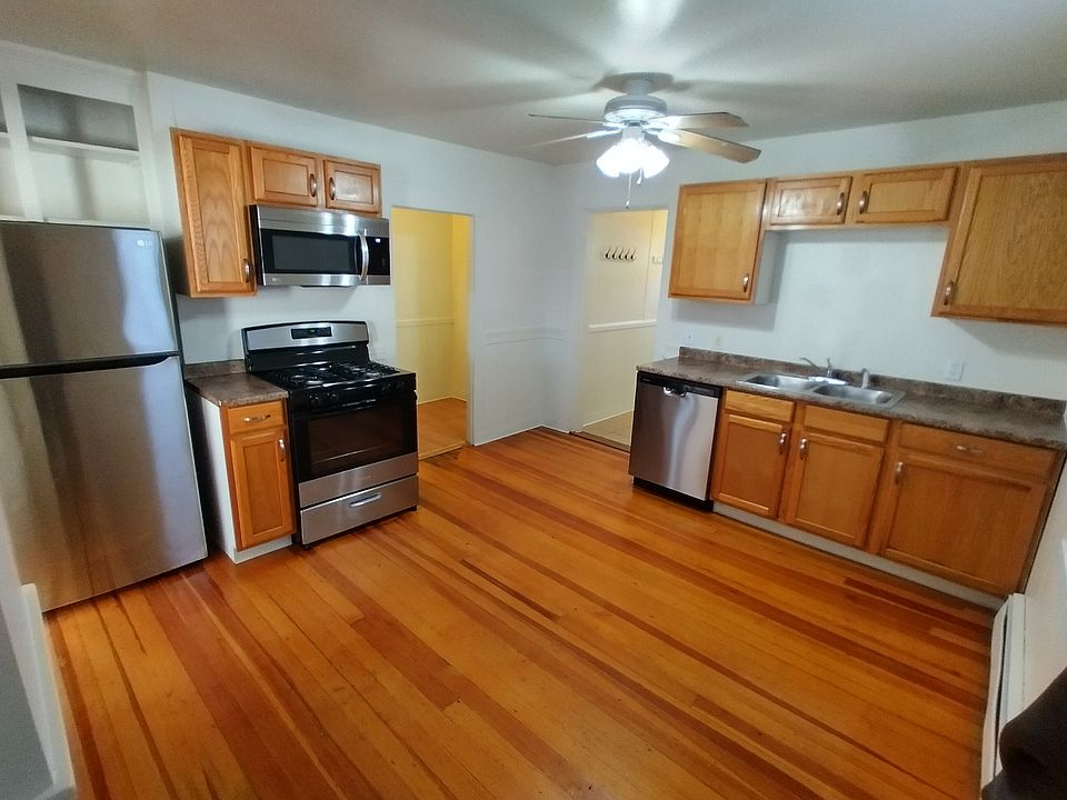 Eat in kitchen