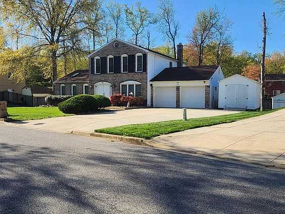 5th image of 105 Saint Andrews Dr E