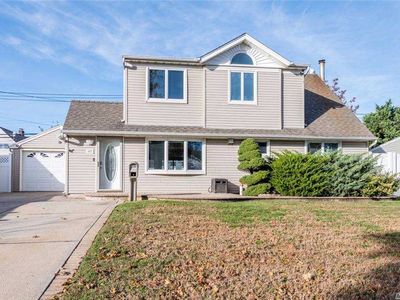45 Flamingo Rd, Levittown, NY, 11756