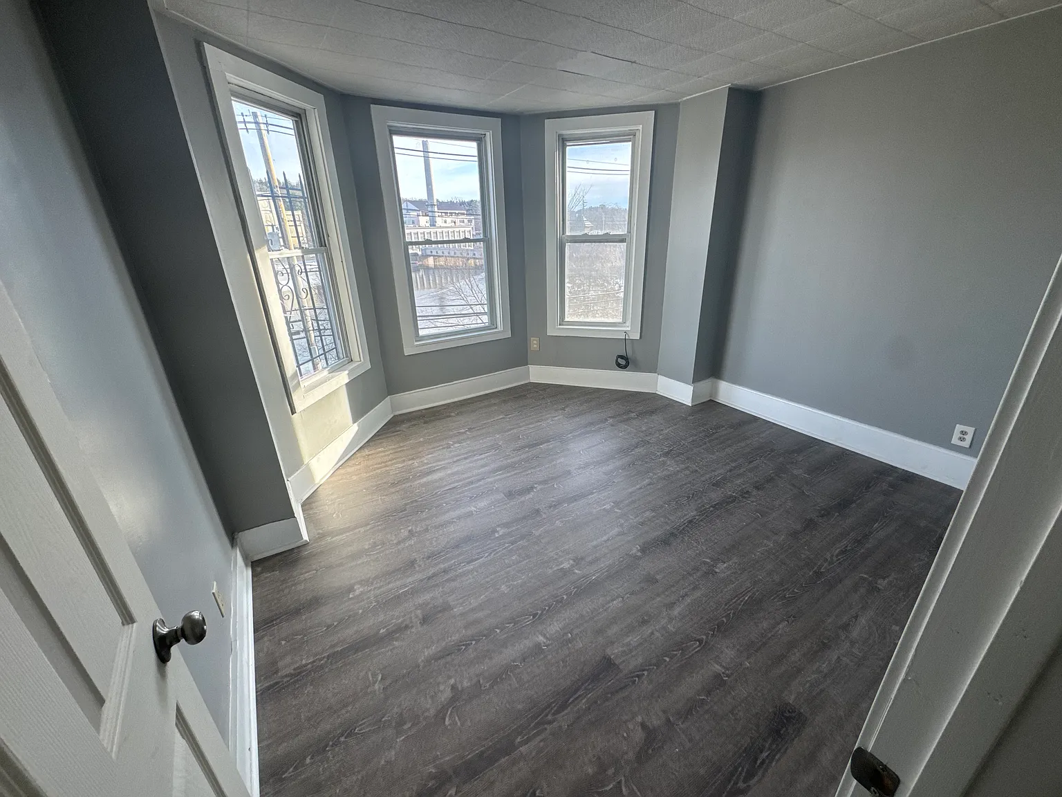 3 bed, $2,000 — Photo 3