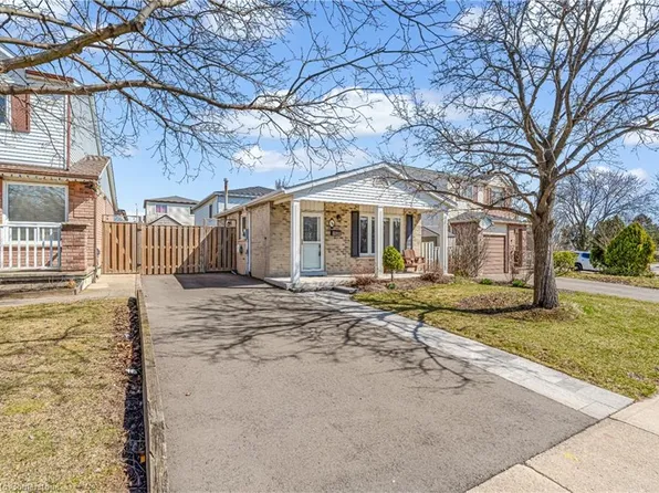 386 E 24th St, Hamilton, ON L8V 4V2