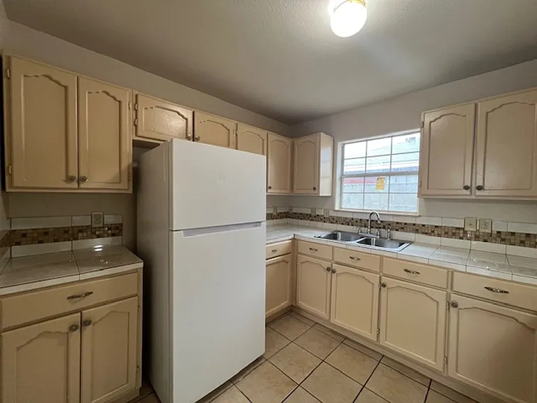 408 Badajoz Ln — Photo 7