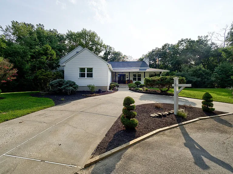 17 Bauers Ln — Photo 2
