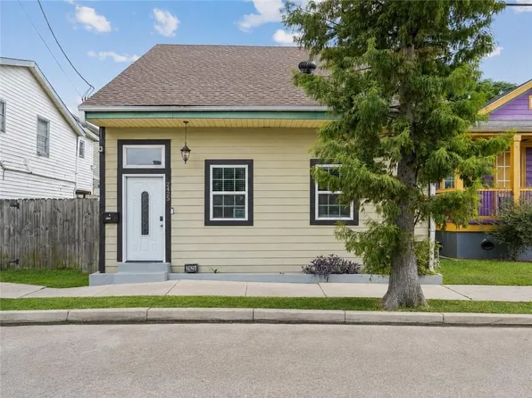 2425 Terpsichore St, New Orleans, LA 70113