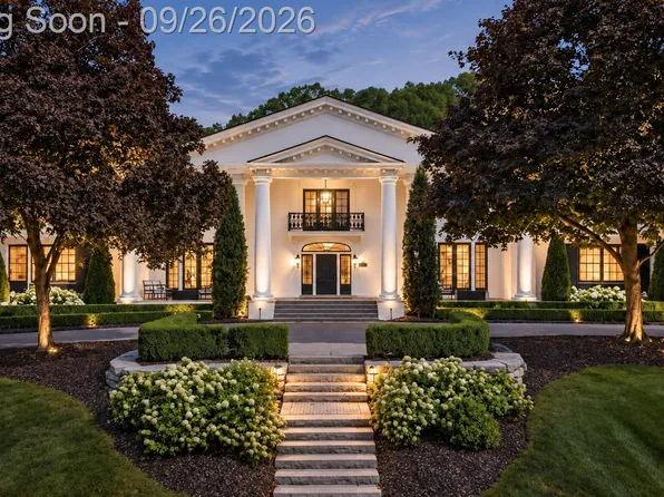 477 Dunston Rd, Bloomfield Hills, MI 48304
