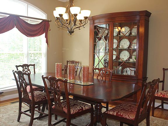 Spacious Dining Room