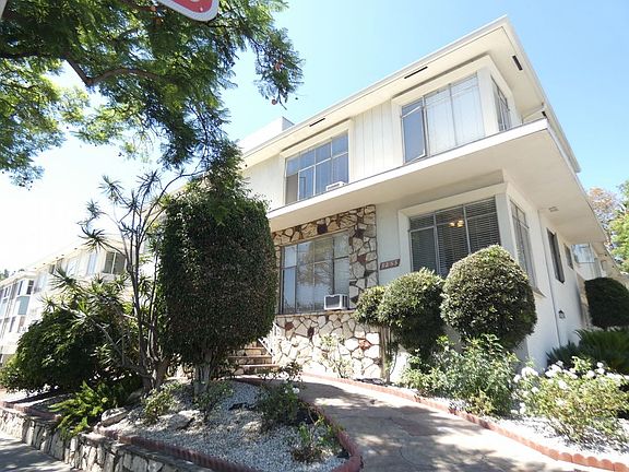 2nd image of 1215 N Harper Ave