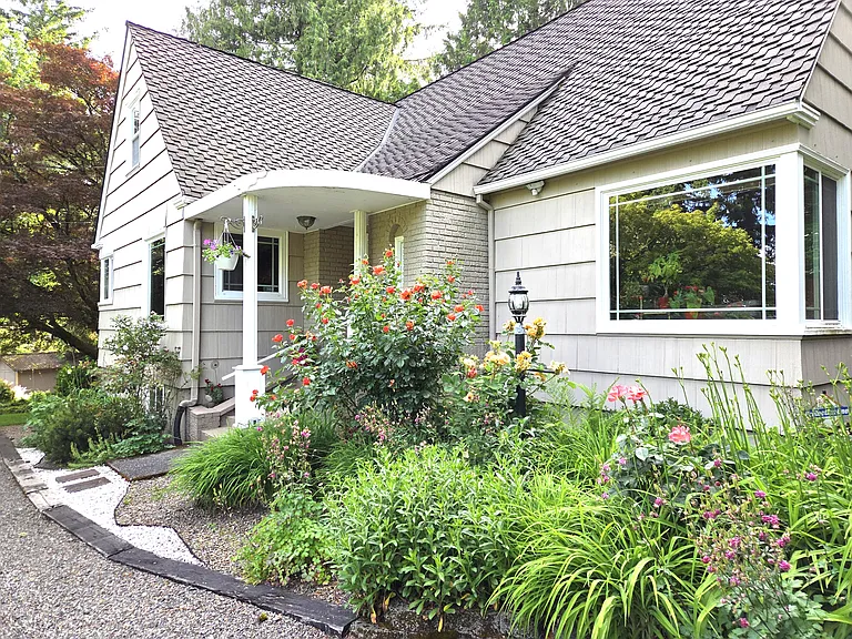 More amazing garden and front of house side view