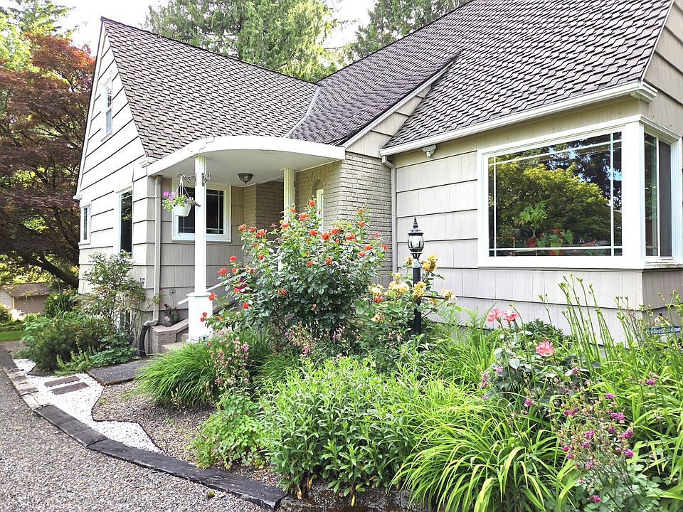 More amazing garden and front of house side view