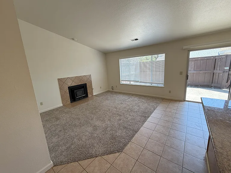 3821 Monteview Dr — Photo 4