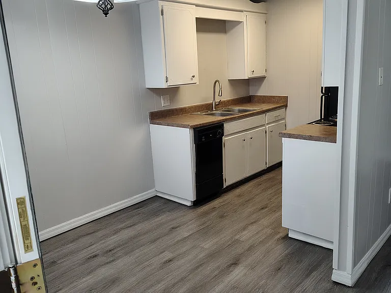 1002 W Hughes St #7 — Photo 2