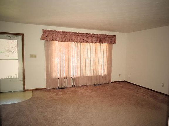 4th image of 1712 Mayfield Dr