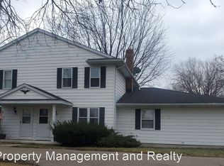 1405 Honeysuckle Rd, Hartford, WI 53027