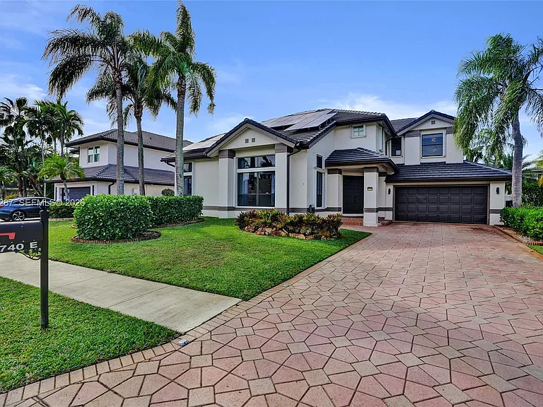 740 Cypress Pointe Dr E — Photo 2