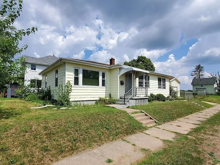 1615 Vassar Ave — Photo 1