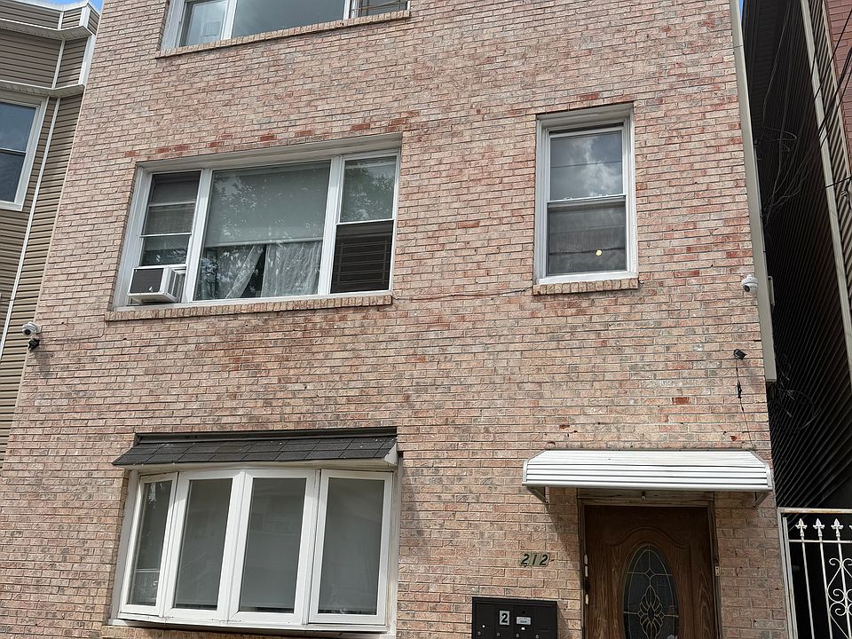 1st image of 212 Beacon Ave Floor 3