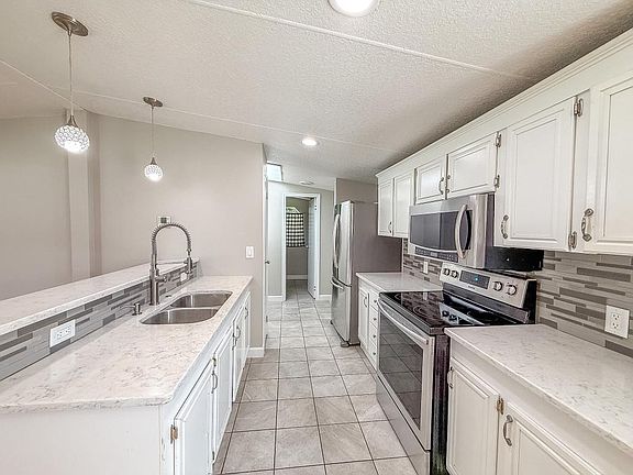 5th image of 13708 Palm Dr