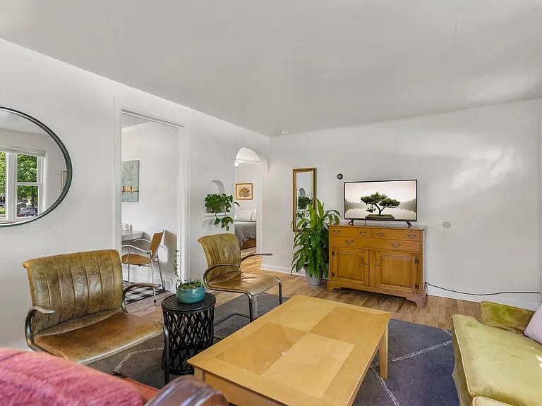 817 Mathews St — Photo 6