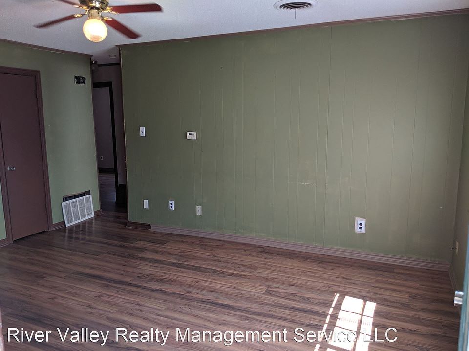 1st image of 1910 S El Paso Ave APT 2