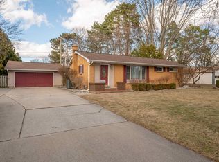 307 Buchanan Dr, Midland, MI 48642