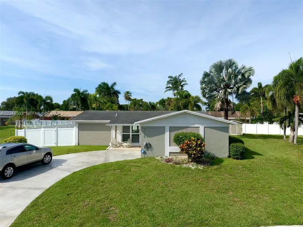 9820 NW 7th St, Hollywood, FL 33024
