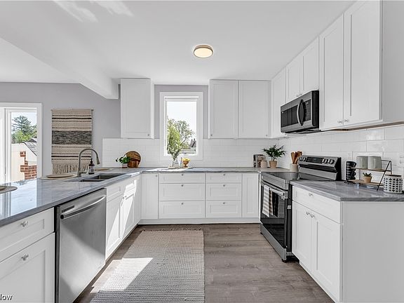 5th image of 22120 Macbeth Ave