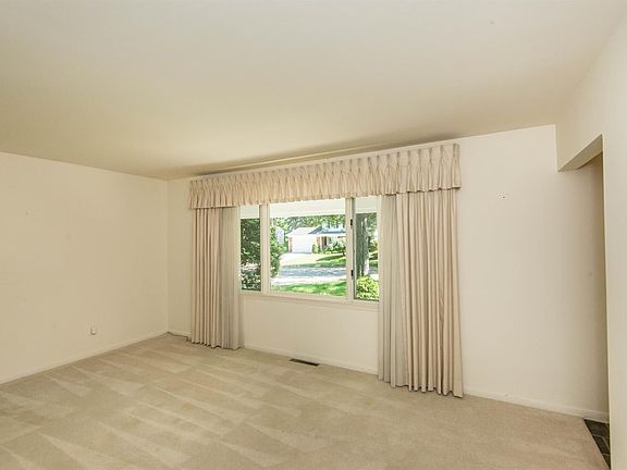 4th image of 1920 Witmire Ave