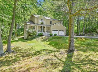 24 Macintosh Dr, Oxford, CT 06478