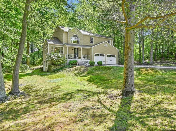 24 Macintosh Drive, Oxford, CT 06478