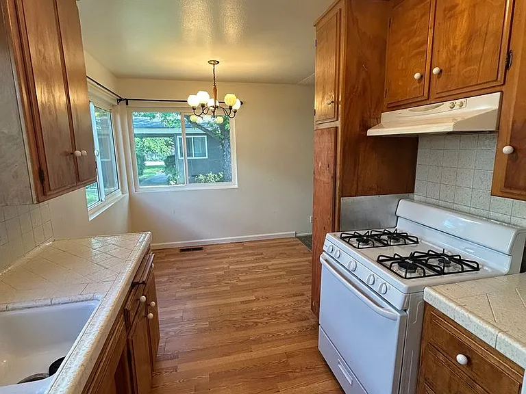 54 Grand Avenue — Photo 21