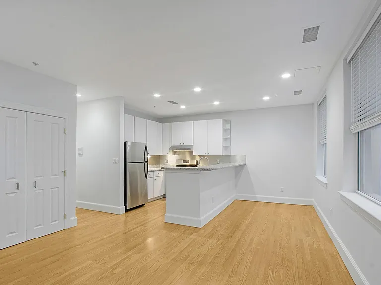 140 Boylston St #8 — Photo 4