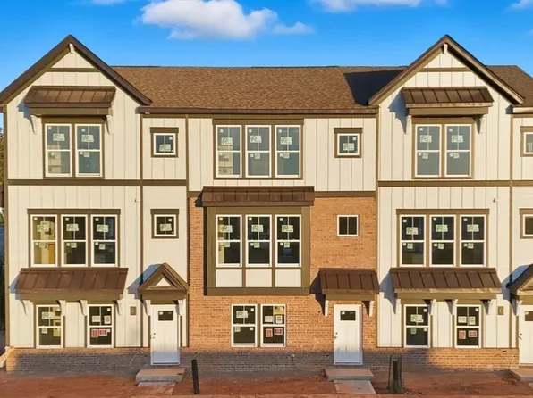 9466 Senator Royall Dr, Charlotte, NC 28262