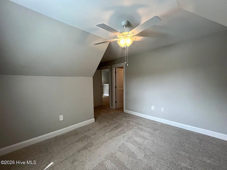 404 Endicott Ct — Photo 37