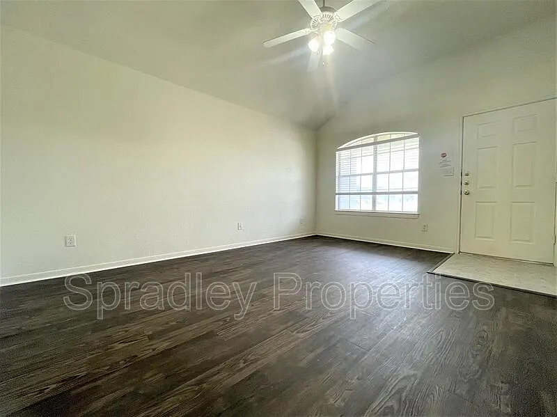 3 bed, 2.0 bath, 1332 sqft, $1,250 — Photo 2