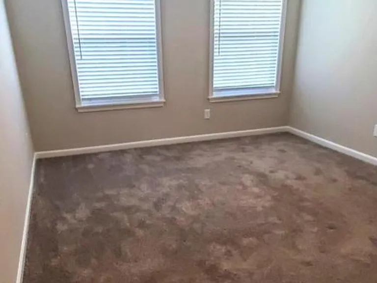 686 Daphne Way #686 — Photo 13